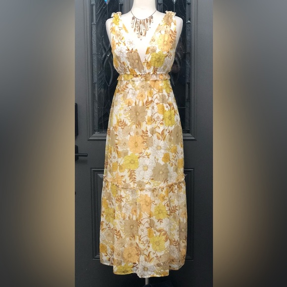 Charlotte Russe Floral Deep Plunge Tiered Chiffon Maxi Dress - Picture 1 of 8
